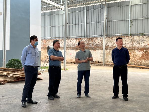 南宁市农业农村局何史年副局长在兴宁区农业农村局张昌辉局长陪同下到公司考察调研